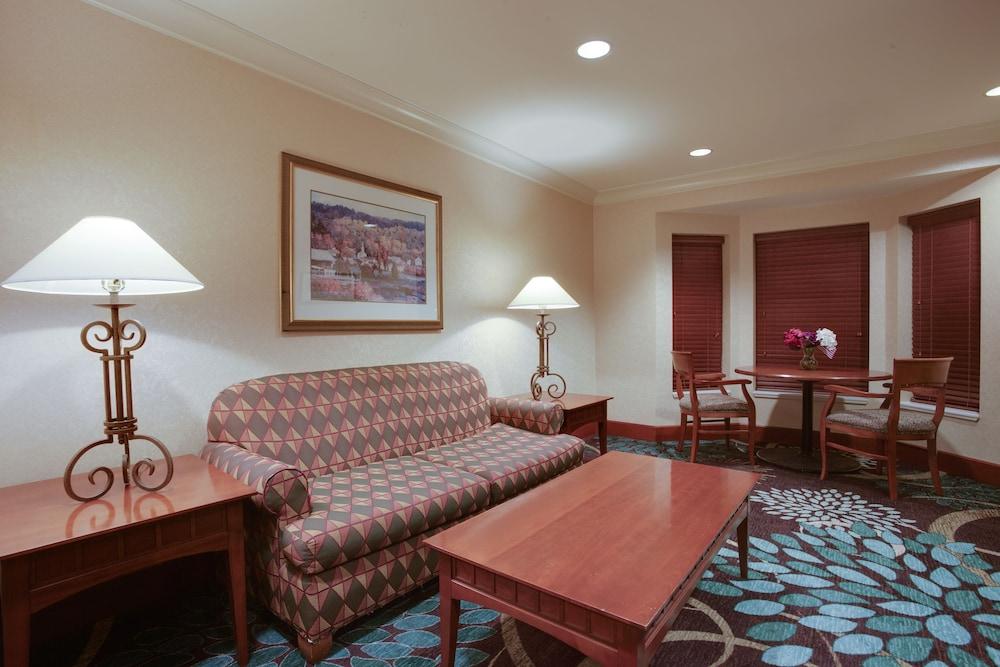 Staybridge Suites Corning By Ihg Zewnętrze zdjęcie